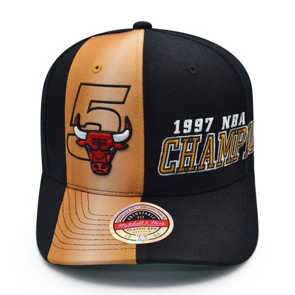 Mitchell & Ness Chicago Bulls 96 CHAMPIONS WAVE SNAPBACK HWC Black - BLACK