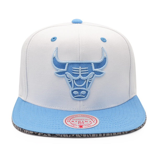 Chicago Bulls NBA Mitchell & Ness CONCRETE EDGE Snapback Hat - White/Carolina Blue